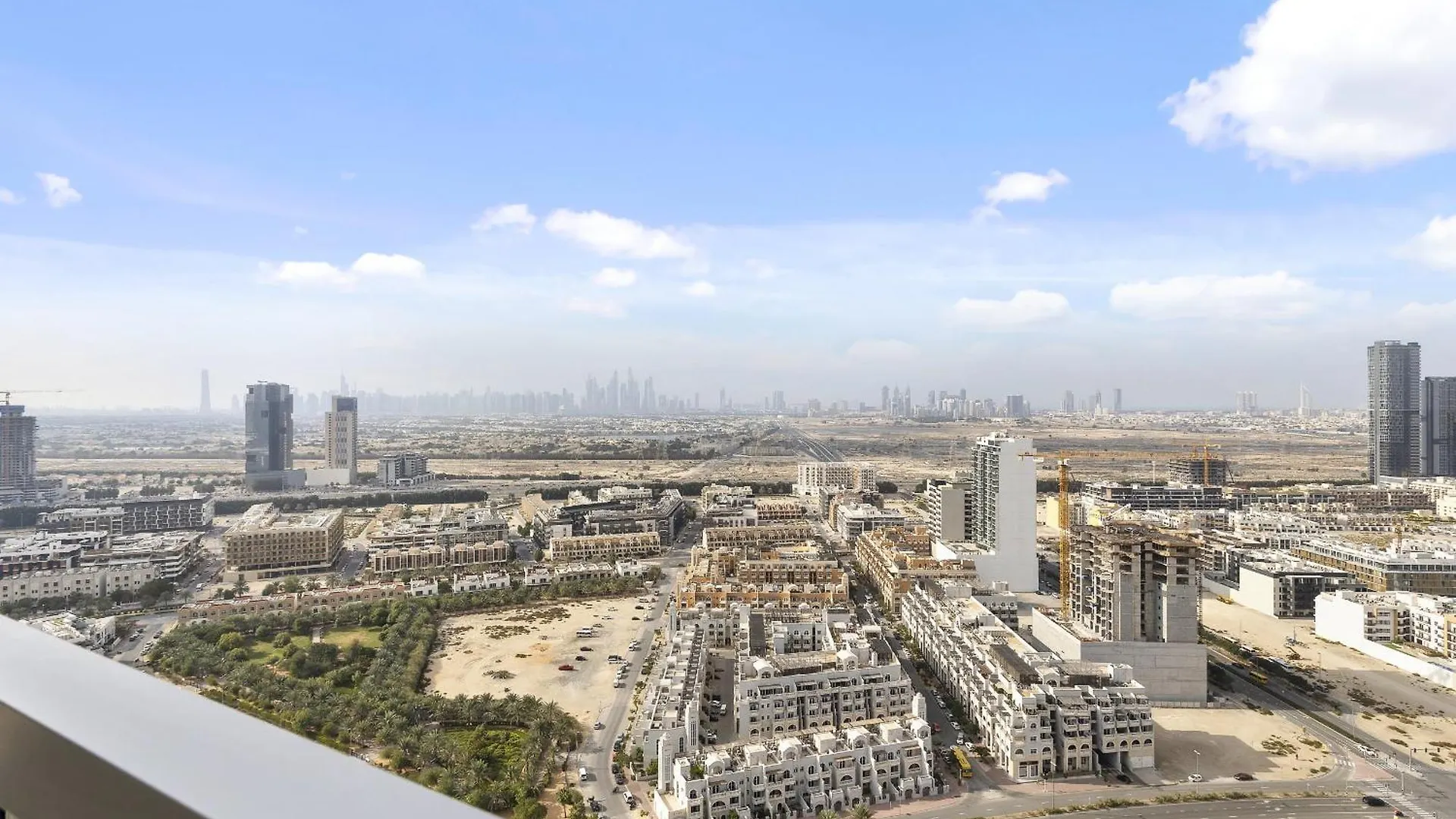 Vayk - Luminous 4-Bedroom Penthouse With A Generous Terrace Dubai Apartment