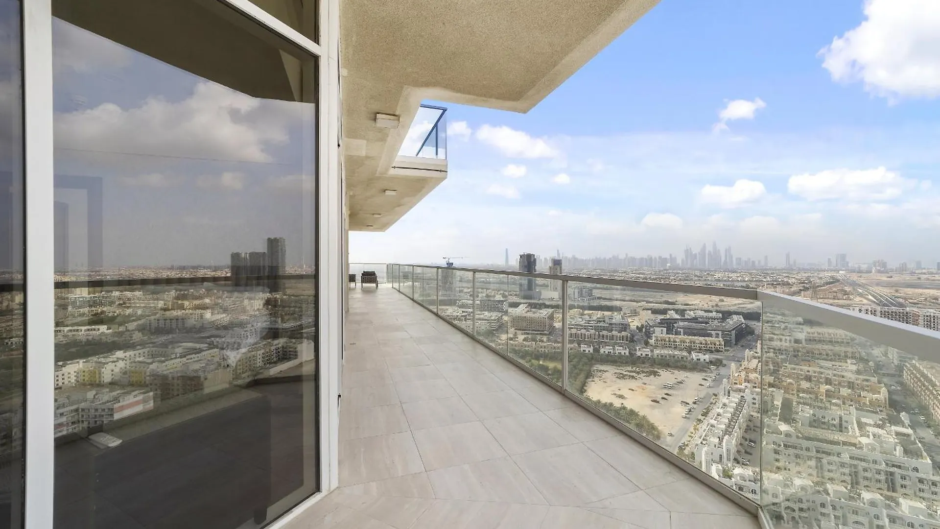 Apartment Vayk - Luminous 4-Bedroom Penthouse With A Generous Terrace Dubai United Arab Emirates