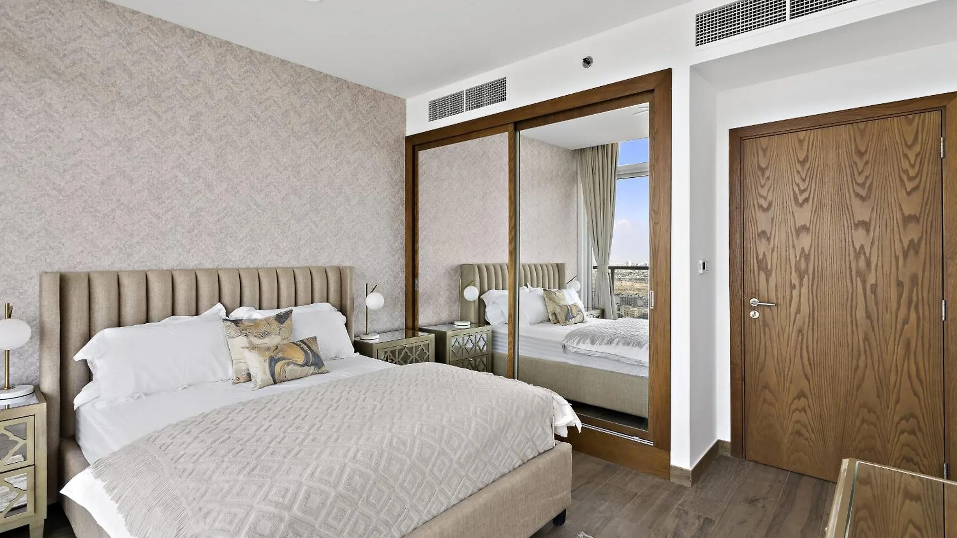Vayk - Luminous 4-Bedroom Penthouse With A Generous Terrace Dubai