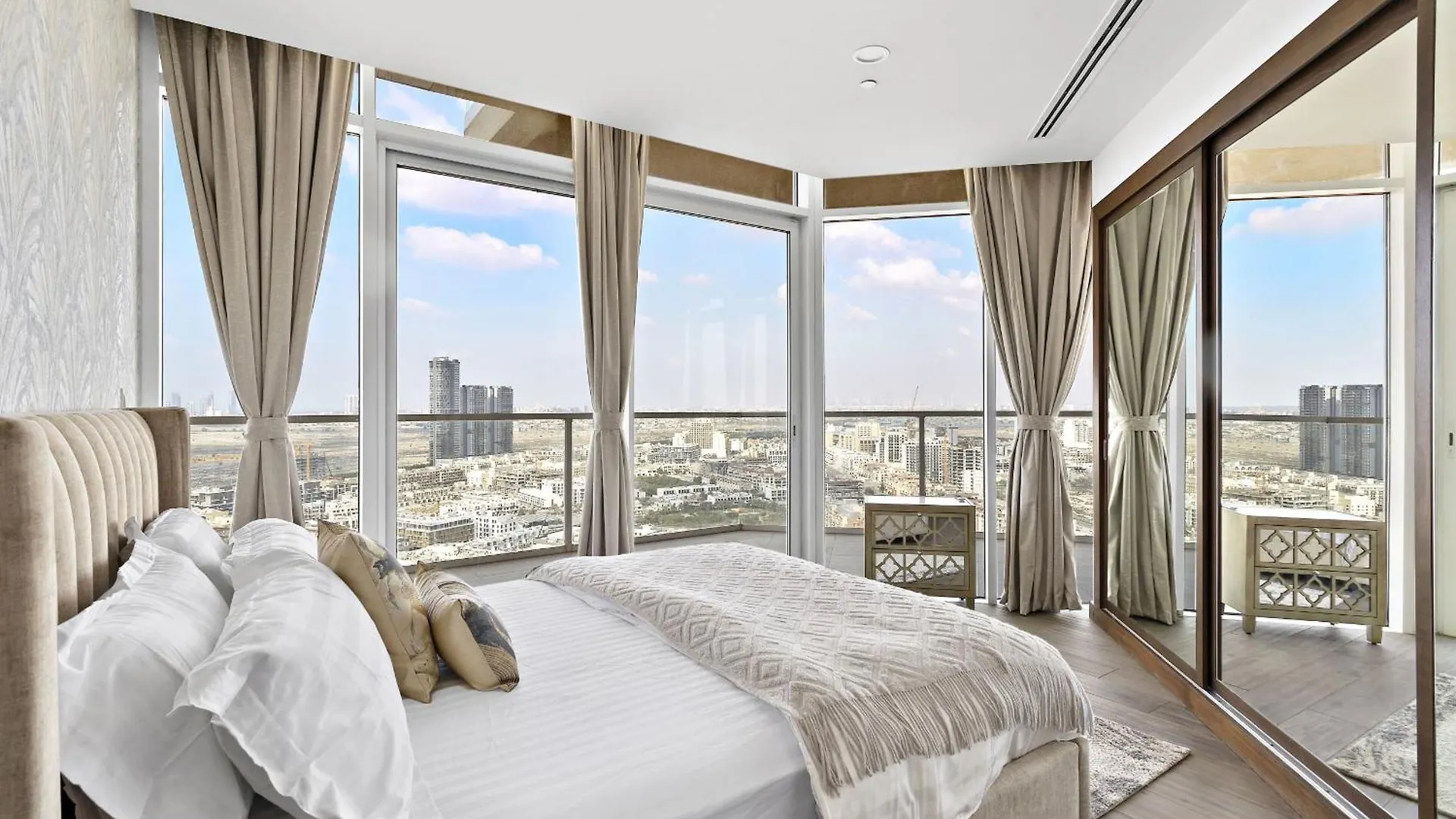 Vayk - Luminous 4-Bedroom Penthouse With A Generous Terrace Dubai United Arab Emirates