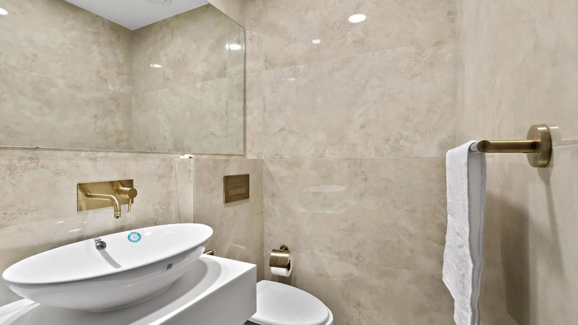 Vayk - Luminous 4-Bedroom Penthouse With A Generous Terrace Dubai