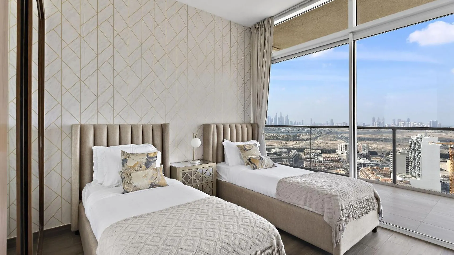 Vayk - Luminous 4-Bedroom Penthouse With A Generous Terrace Dubai