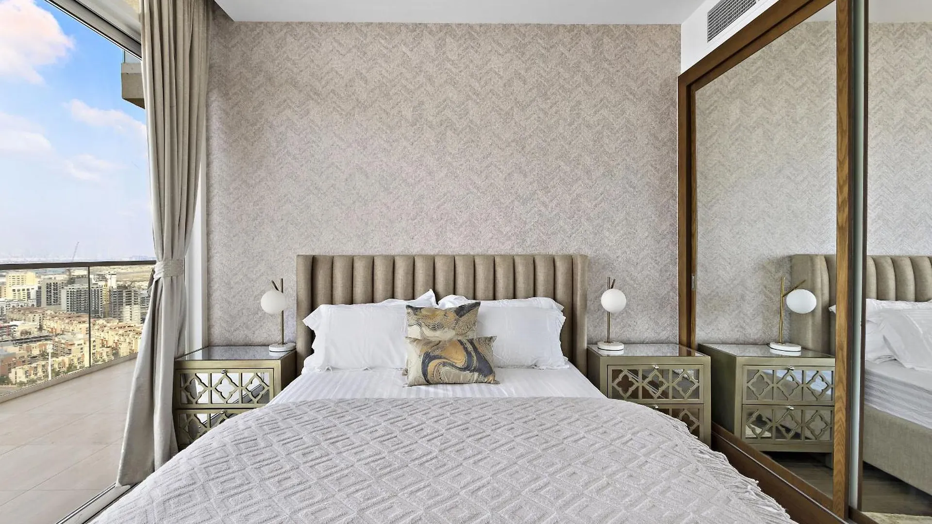 Vayk - Luminous 4-Bedroom Penthouse With A Generous Terrace Dubai
