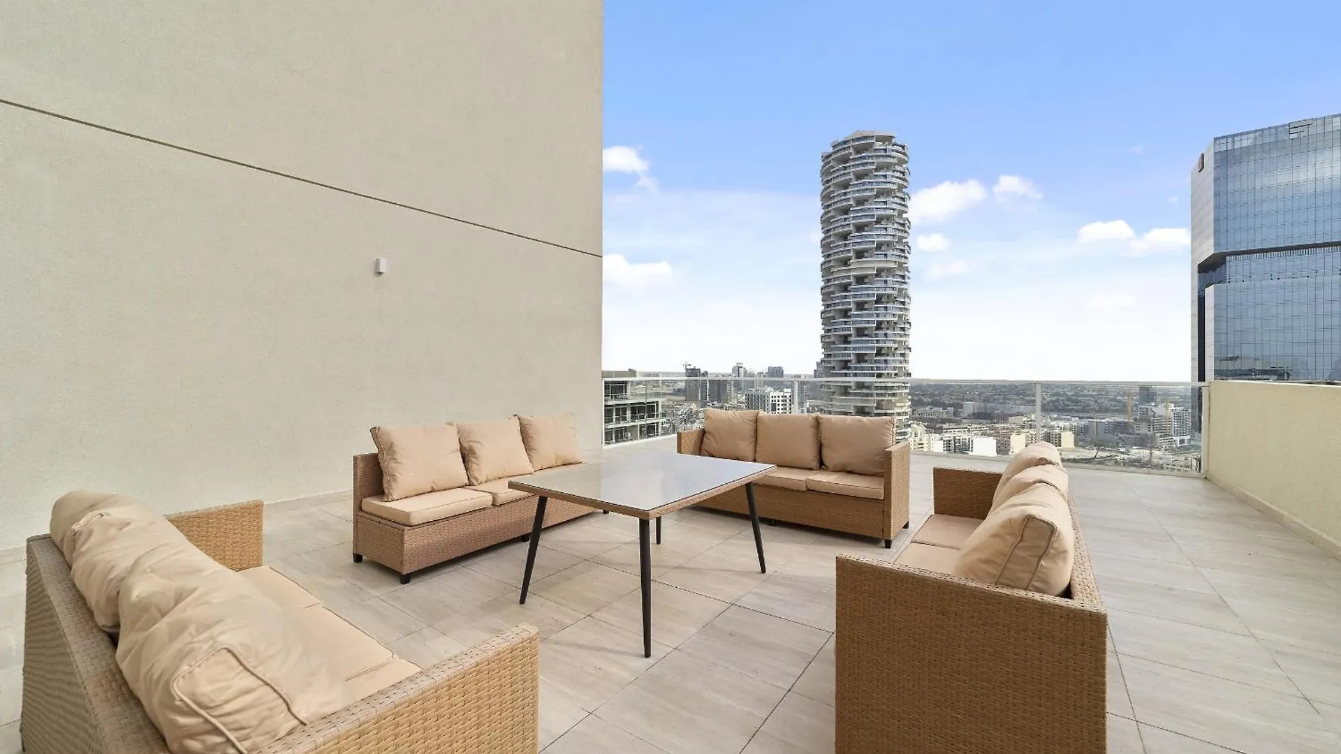 Apartment Vayk - Luminous 4-Bedroom Penthouse With A Generous Terrace Dubai