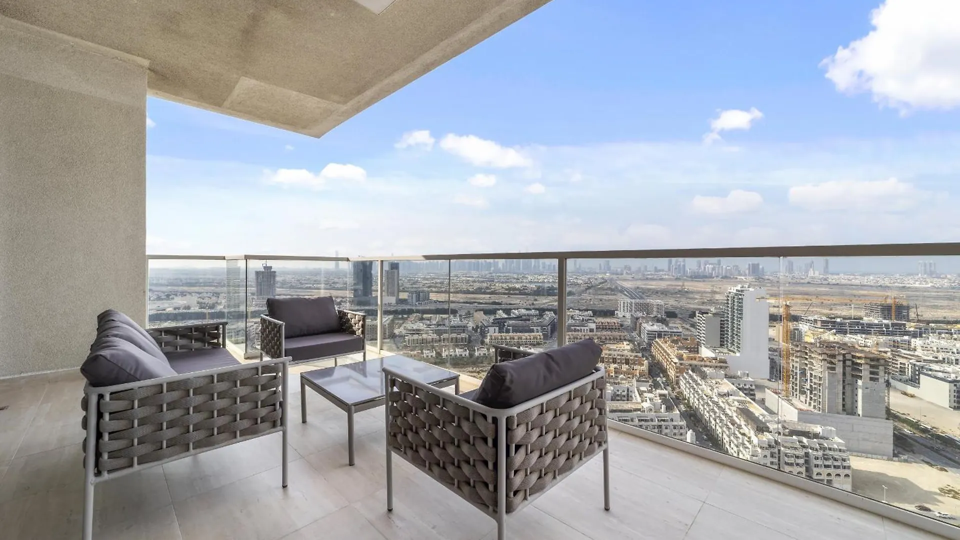 Apartment Vayk - Luminous 4-Bedroom Penthouse With A Generous Terrace Dubai