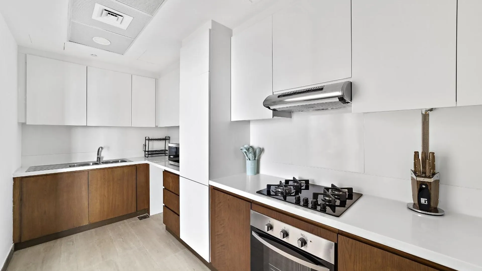 Apartment Vayk - Luminous 4-Bedroom Penthouse With A Generous Terrace Dubai United Arab Emirates